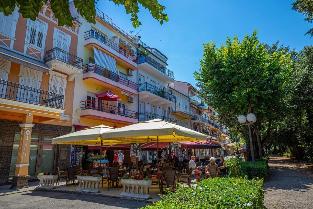 Crikvenica Right On The Beach Exterior photo